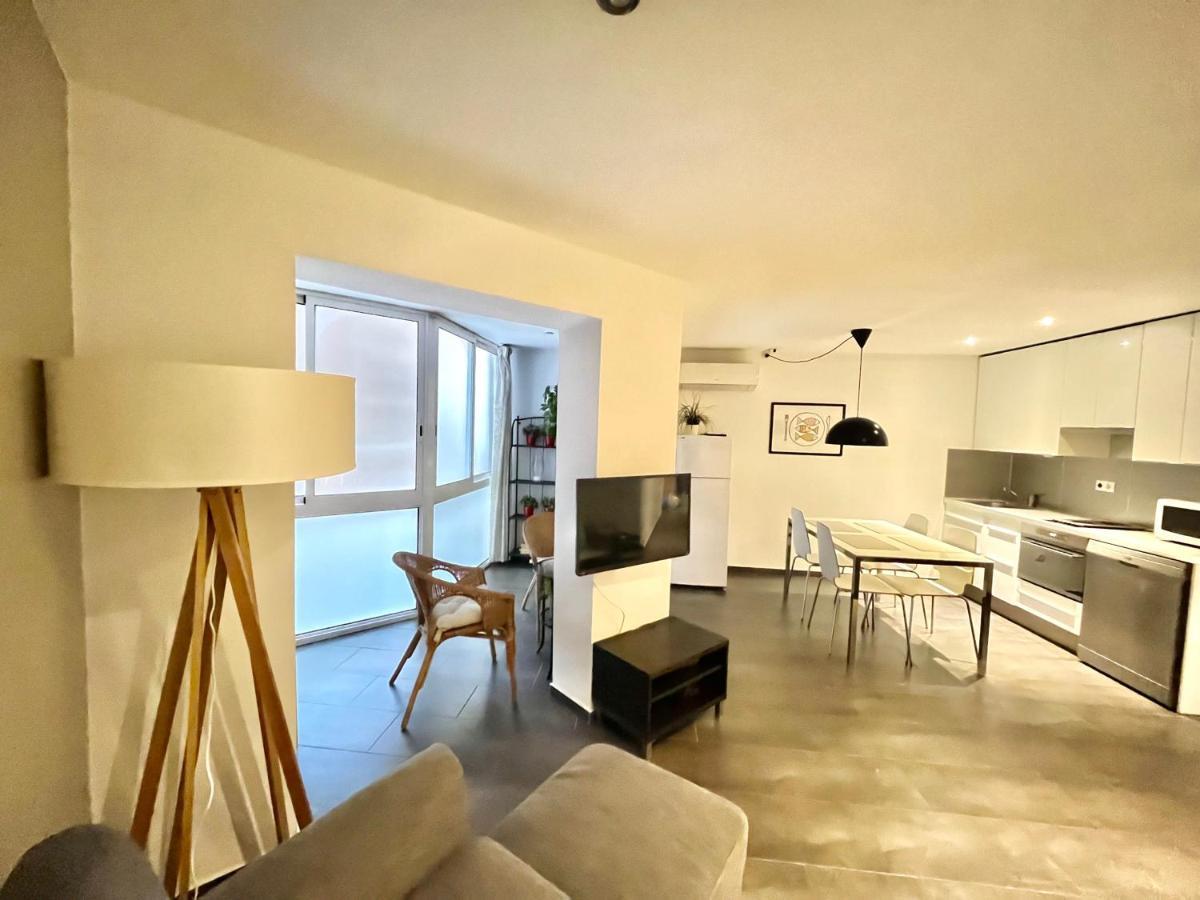 Gorgeous Apartment In Downtown Barcellona Esterno foto